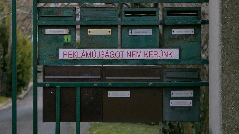 #77 – Messzi emírség | Expós exit | Vándorló szobor